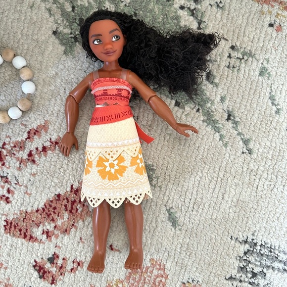 Disney Store Classic Moana Barbie Style Doll 11" Articulated Arms - Picture 8 of 9